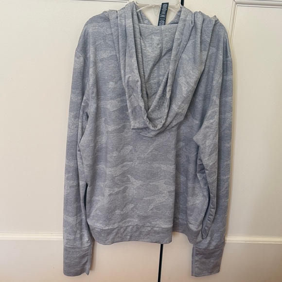 Vuori Heather Gray Hoodie - Picture 5 of 5